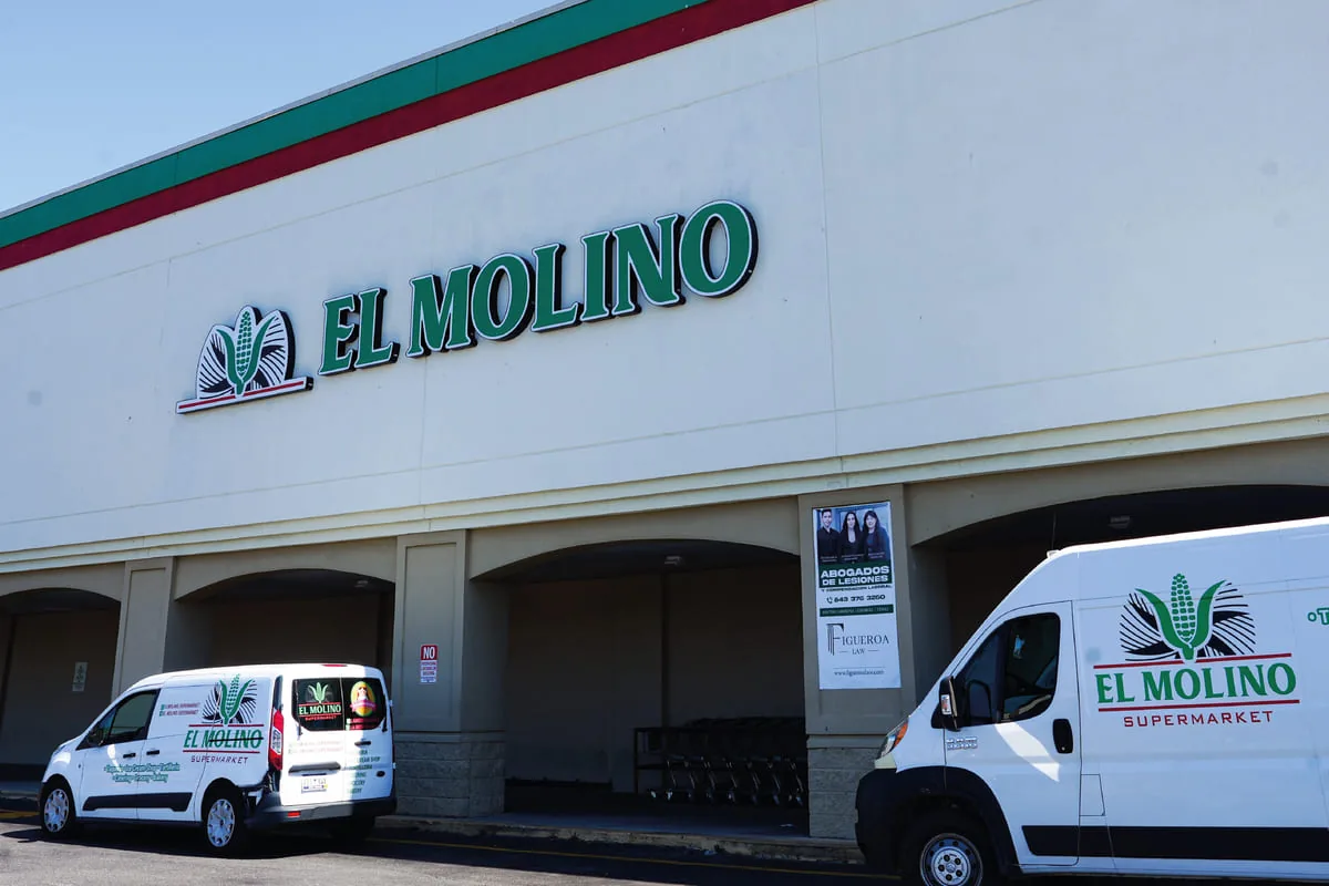 Fachada de El Molino Supermarket en North Charleston
